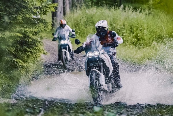 Ducati Benelux video opnames en fotografie lancering DesertX in Belgie en Nederland door Studio Guts - DesertX door plas in Ardennen