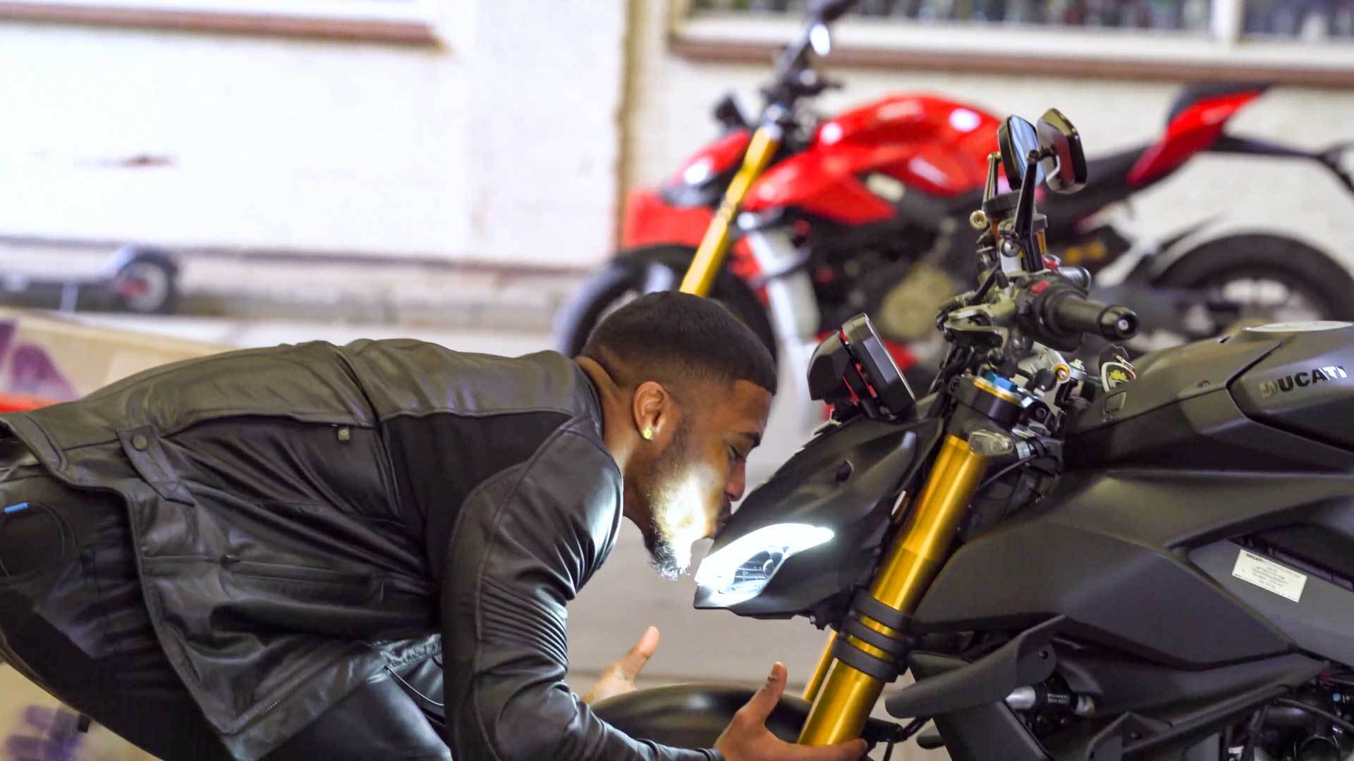 Ducati Benelux video opnames friend of the brand prins poke door Studio Guts - poke met streetfighter