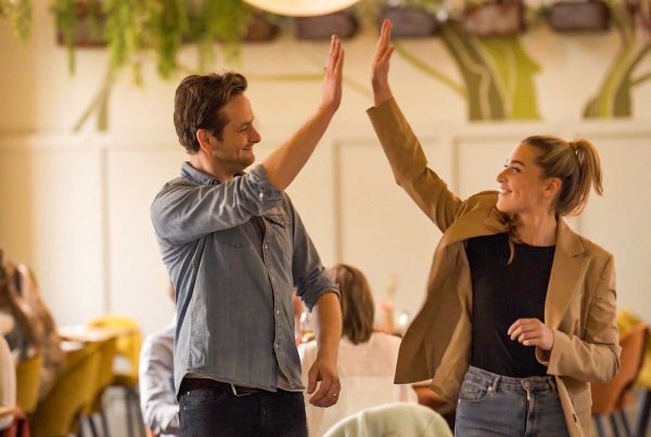 Restaurant In de Kazerne video opnames sfeer en interieur film heropening door Studio Guts - high five