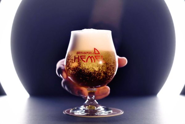Restaurant de Hemel video opnames film de kracht van ambacht door Studio Guts - bierglas neerzetten